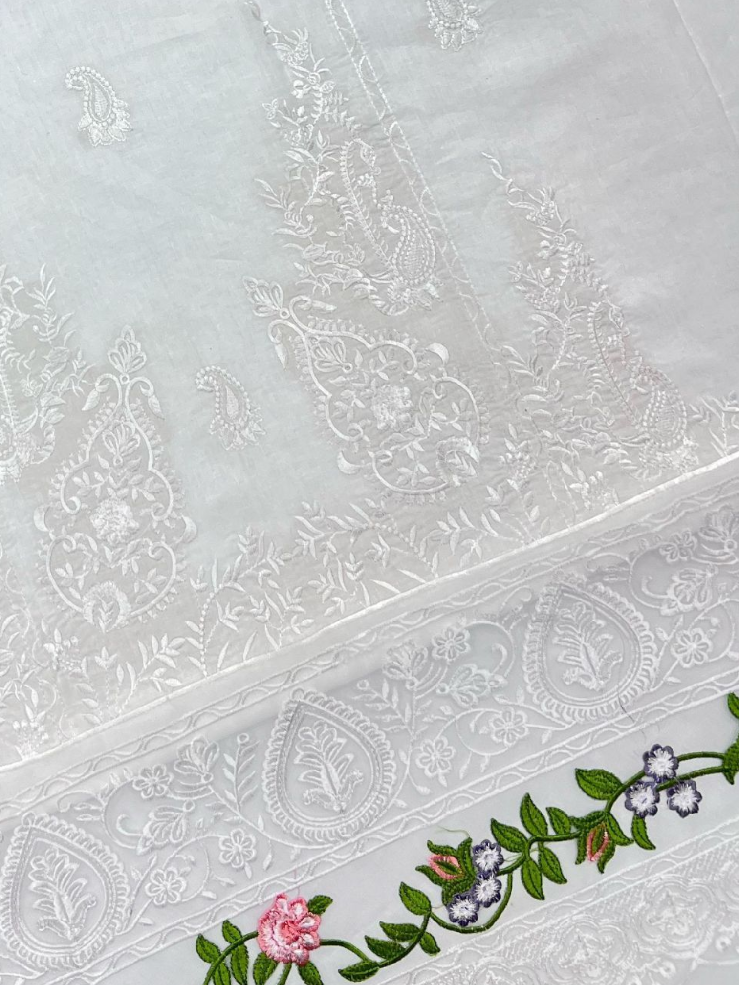 3 PC Suit Embroidered Lawn - Image 2